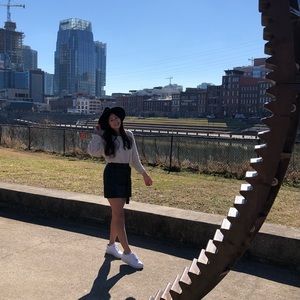 Meet your Posher, Chloe